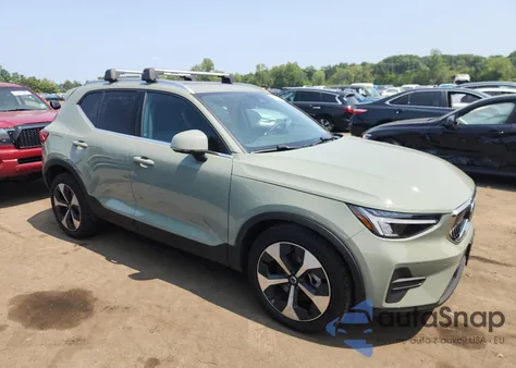 2025 Volvo Xc40 Core z USA, uszkodzony, nr VIN YV4L12UJ0S2468016